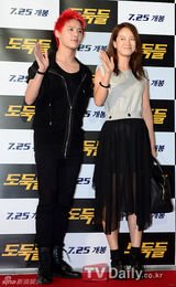 组图：韩佳人郑雨盛(郑宇成)等捧场《强盗们》VIP试映会