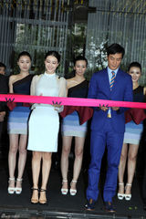 组图：高圆圆小辫妆“逆生长”薄纱灵动飘逸