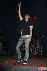 组图：杨千霈自由发挥将主持金曲星光