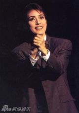 组图：天海佑希46岁生日 宝冢男角剧照大放送