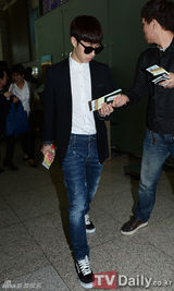 组图：《音乐中心》登泰国 SHINee闪耀2NE1酷帅