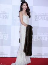 组图：韩国KBS演技大赏颁奖 张赫文根英等出席