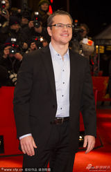 组图：《应许之地》首映 简-方达穿皮草助阵