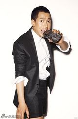 组图：何晟登《芒果画报》封面 畅谈感情世界