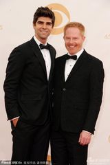 组图：《摩登家庭》男星杰西-泰勒-弗格森亮相