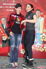 组图：滕丽名提前获赠生日礼物 薛家燕旅行过年