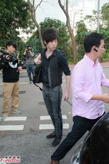 组图：郭晶晶婚礼直击 化妆师抵达霍家大宅