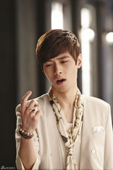 组图：M4M曝光MV最新花絮照 显清新帅气