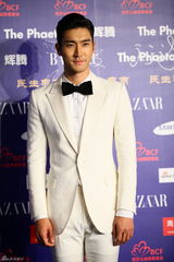 组图：群星亮相BAZAAR明星慈善夜红毯星光熠熠