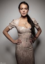 幻灯图：林赛-罗韩素色写真曝光 烟熏妆难掩衰老