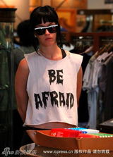 幻灯图：凯蒂-佩里患婚前恐惧症？ 借T恤抒发心声