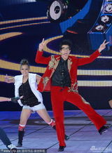 组图：央视蛇年春晚 王力宏《十二生肖》展活力