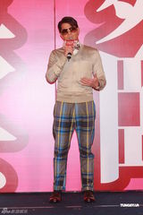 组图：郭富城个唱将凌空跳舞 带来全新超视觉享受