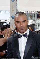 组图：第65届电视艾美奖红毯明星