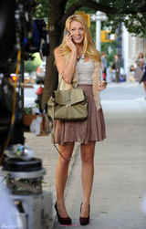 高清组图：布莱克-弗莱利亮相片场 笑容阳光