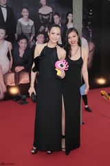 组图：金像奖红毯星光灿烂 众星持小新齐卖萌