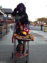 组图：美国人民欢度万圣节 僵尸裸男纷纷上阵