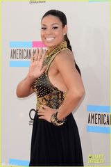 组图：美偶冠军紧身黑裙勒巨乳 吐舌卖萌