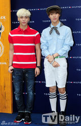 组图：少时SHINee李玹雨等捧场时装上市活动