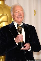 高清组图：奥斯卡后台获奖众星举金人光彩照人