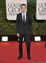 组图：罗伯特-帕丁森独自现身帅气逼人