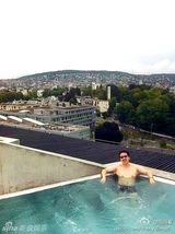 组图：陈雨黎微博与众星合照 工作敬业性格童真