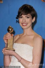 组图：安妮海瑟薇凭《悲惨》获电影最佳女配