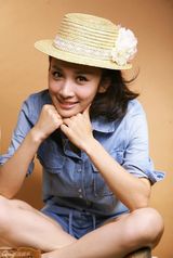 组图：90后女星徐申东拍摄牛仔写真
