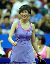 组图：乒球女子攻削大战 中国金花裙装亮相