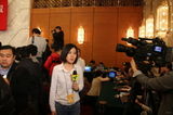 组图：2014两会美女记者众生态 美貌智慧并存
