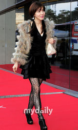 组图：张赫等出席娱乐公司合作协议签署仪式