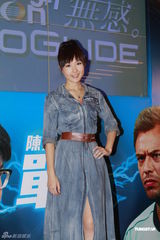 组图：乐瞳赞球员卢比度男人味足 害羞为其涂剃须膏