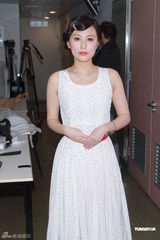 组图：刘心悠首次出演舞台剧 郑嘉颖等到场支持