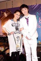 幻灯图：阿娇(钟欣桐)为洪卓立音乐会打气 力挺好友阿Sa(蔡卓妍)