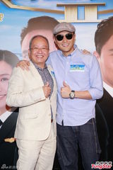 组图：张智霖吴卓羲现身《冲上云霄2》收视庆功