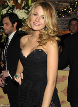 高清组图：布莱克-莱弗利亮相首映礼 风情万种