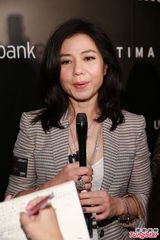 组图：钟楚红时尚造型现身容颜姣好