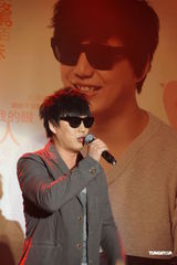 组图：萧煌奇出道10年开唱 预告大秀舞技