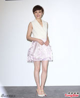 组图：孙俪短裙亮相台北优雅时尚