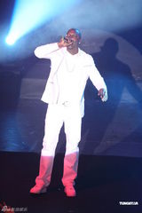 组图：Akon台北热力开唱 短唱十首捞金千万