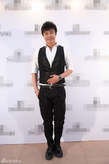 组图：陈思成沈阳卖萌 疯子形象深入人心