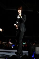 高清图：SJ东方神起少女时代热唱K-POP演唱会