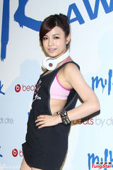 组图：炎亚纶胡宇崴活动现身引粉丝尖叫