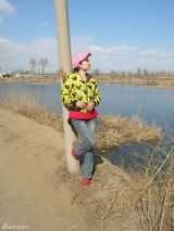 组图：芙蓉姐姐踏青欲寻桃花运 要为个唱瘦至88斤