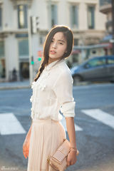 高清组图：温心法国戛纳浪漫街拍 裸色纱裙素雅