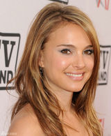 高清图：影评协会终生成就奖颁奖 波特曼美艳