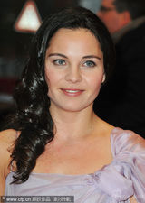 幻灯：《猎人》首映 米特拉-哈加个性民族装抢眼球 