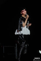 组图：王菲香港演唱会开场 刘嘉玲李亚鹏现身支持