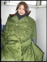 组图：最IN单品军大衣 刘德华范冰冰田亮全靠它