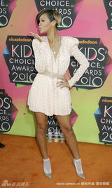 幻灯图：美国儿童选择奖群星闪耀 成龙展华人风采 